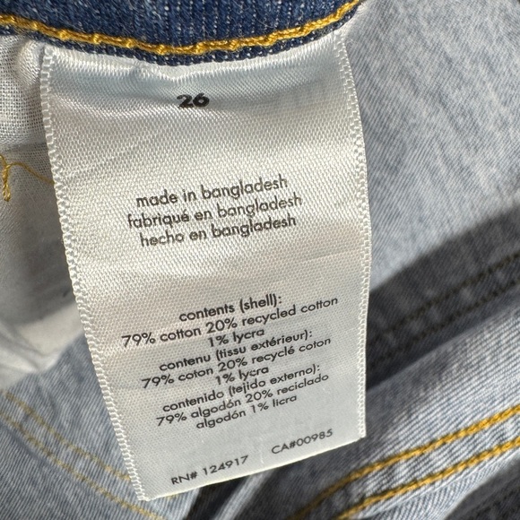 NWT WeWoreWhat Low Rise Rolled Light Vintage Distressed Denim Jean Shorts 26 - Picture 16 of 16